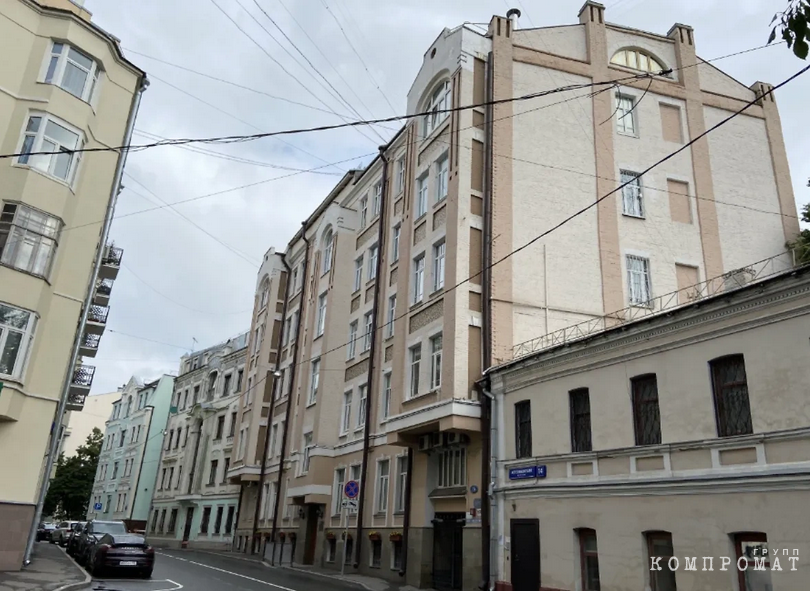 Here is the apartment that Alsou’s parents gave him