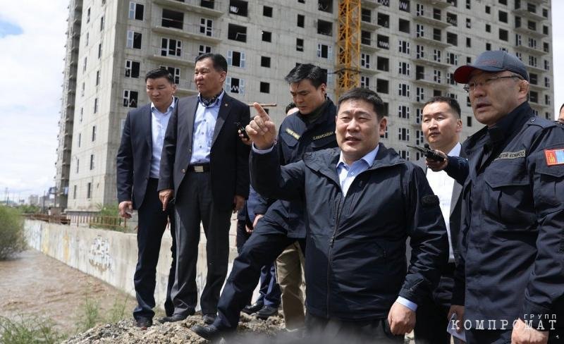 Prime Minister Oyun Erdene and Mayor D. Sumyabazar check the consequences of the 2022 flood