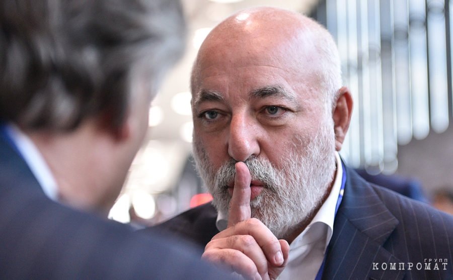 Viktor Vekselberg, it seems, again did not have the money to repair leaky pipes in Saratov
