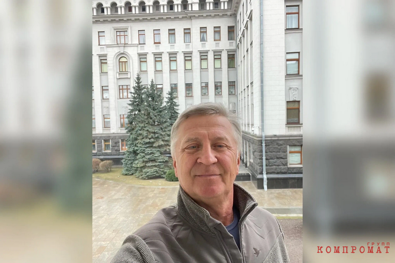 Anatoly Evtukhov in front of the Office of the President of Ukraine